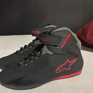 Selling these brand new shoes